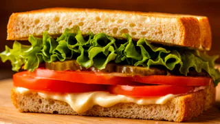 Три продукта на тёрку — и сытная намазка на булку уже на столе: вкуснее омлета и хлопьев на завтрак