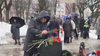 Владимирцы несут цветы и свечи в пямять о погибших в Подмосковье