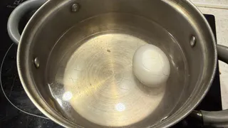 Луковая шелуха в пролете - умные хозяйки красят яйца на Пасху эти натуральными красителями: красиво и необычно