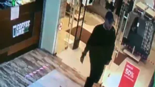 В Нижнекамске мужчина украл из «Остина» куртку