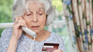 Сотни тысяч рублей «подарили» мошенникам брянцы в минувшие выходные