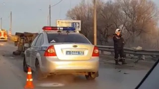 Серьезное ДТП на Солотчинском мосту: перевернулась легковушка