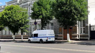 У здания рязанского правительства засняли машину разминирования