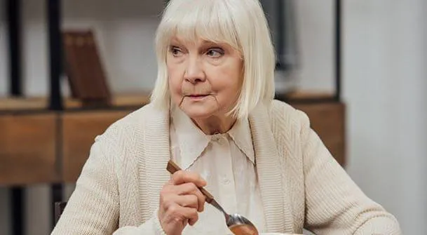 Назван самый вредный для пожилых людей продукт