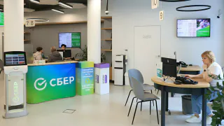 Сбербанк обратился к пенсионерам, получающим пенсию на карточку, с предупреждением