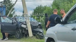 Водитель врезался в столб в посёлке Большое Полпино Брянска