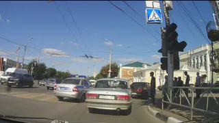 Рязанские полицейские игнорируют сигналы светофора