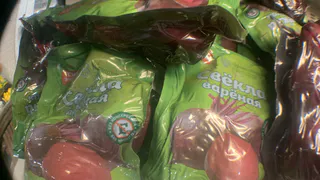 Свеклу теперь варю в пакете: 25 минут и сочный овощ на столе - больше никакой мороки. Подсказал повар из городской столовой