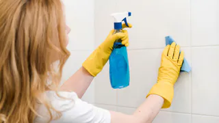 "Убийца" плесени, накипи и ржавчины: это средство стоит меньше 100 рублей