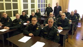 Делегация из Нижнекамска поздравила почётный караул Преображенского полка