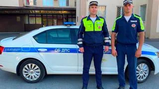 В Пензе на Сурском мосту сотрудники Госавтоинспекции спасли 18-летнюю девушку