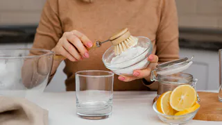 Смешайте соду, уксус и йод: хозяйки прыгают от счастья из-за этого чудо-раствора — теперь не покупают дорогую химию