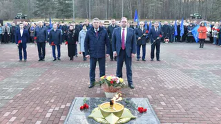В Брянске два раза открыли Памятник водителям