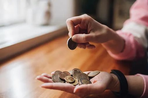 Приметы и запреты на 12 декабря: самое время брать взаймы