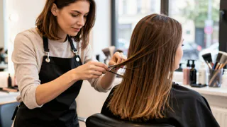 Отработала парикмахером 15 лет - читаю всю жизнь человека по волосам: вот что они "говорят"