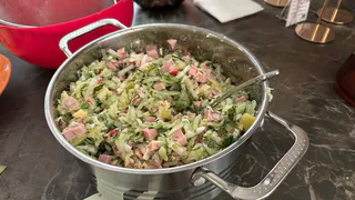 Не квас, и не кефир: в деревнях окрошку заливают только этим — вкус волшебный, освежает в сильную жару