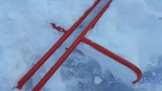 Ковровские спасатели освободили ребенка застрявшего в металлической конструкции на детской площадке