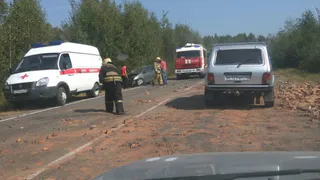 Выпавшие на дорогу кирпичи затруднили движение под Брянском