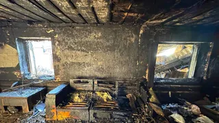 Огонь уничтожил дом в Челябинской области: короткое замыкание стало причиной пожара