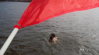 Священник переплыл реку в честь Дня Победы