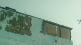 В Долгинино огромный кусок штукатурки едва не придавил ребенка