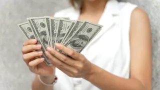 Россияне, имеющие доллары, могут оказаться в затруднительном положении: так считает экономист Катасонов