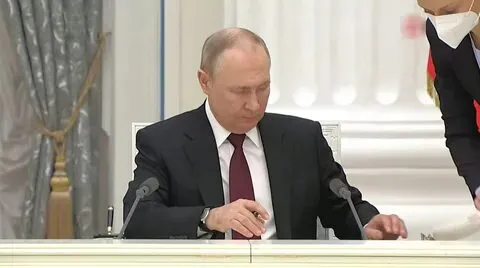 Путин подписал указы о признании ЛНР и ДНР