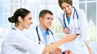 Гранты и новые квартиры: молодых медиков приглашают на работу в Нижнекамск 