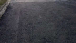 В мкр Байконур ребенок упал с велосипеда и получил травму из-за ям на дороге