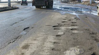 Народная жалоба.Чтобы передвигаться по рязанским дорогам нужен луноход