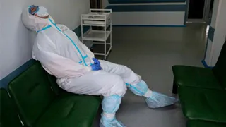 «Мы бы все ушли» – брянский врач пожаловался на условия работы в пандемию