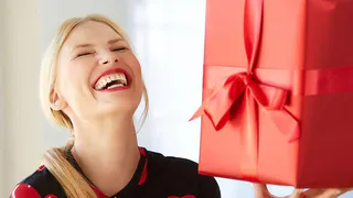 Россиянки назвали самые желанные подарки на 8 Марта