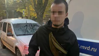 В Рязани 21-летний мужчина искал наркотики на улице Щедрина