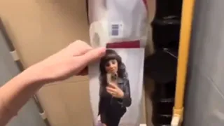 «Недетские» игры: Магнитогорские школьницы подожгли фото педагога