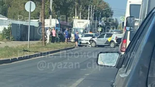 В Рязани в ДТП попали два автомобиля такси на улице Промышленной