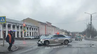 В Гусь-Хрустальном столкнулись легковушка и автомобиль ДПС