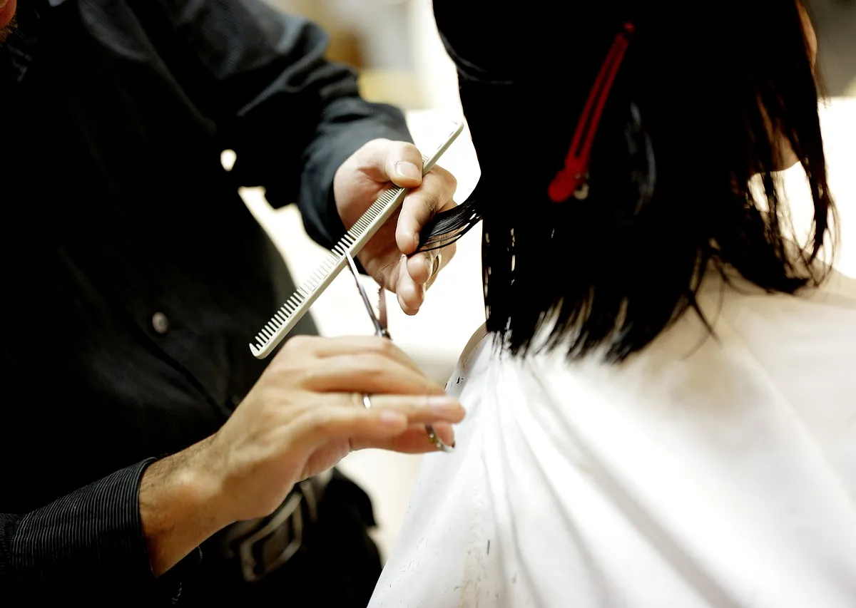 «Каре» и «Боб» в пролете: лучшие стрижки для коротких волос на весну - образ для женщин старше 50 лет