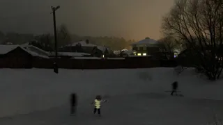 Катание втемную: жители Солотчи не могут выпросить лампочку для катка