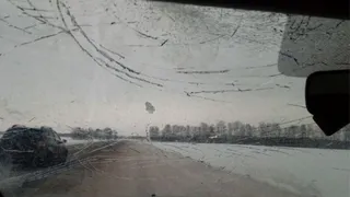 Под Брянском льдина с фуры влетела в лобовое стекло легковушки