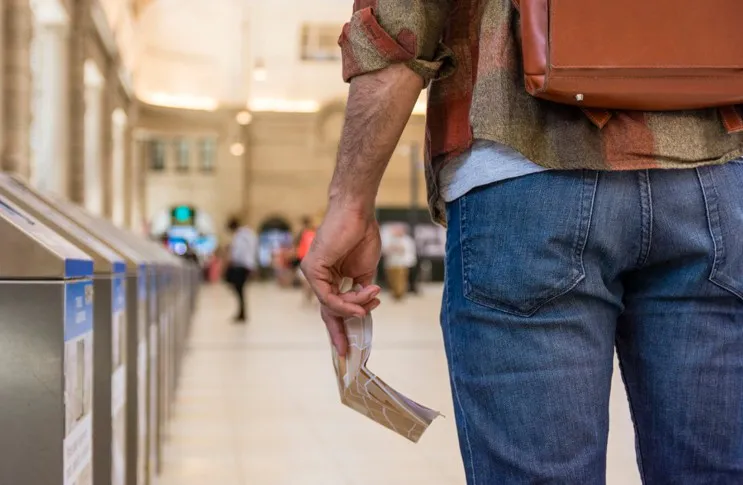 Александровский суд оштрафовал мигранта за въезд в страну по фальшивым документам