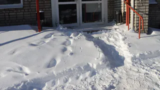 Во Владимире проходят рейды по уборке снега у входов в магазины