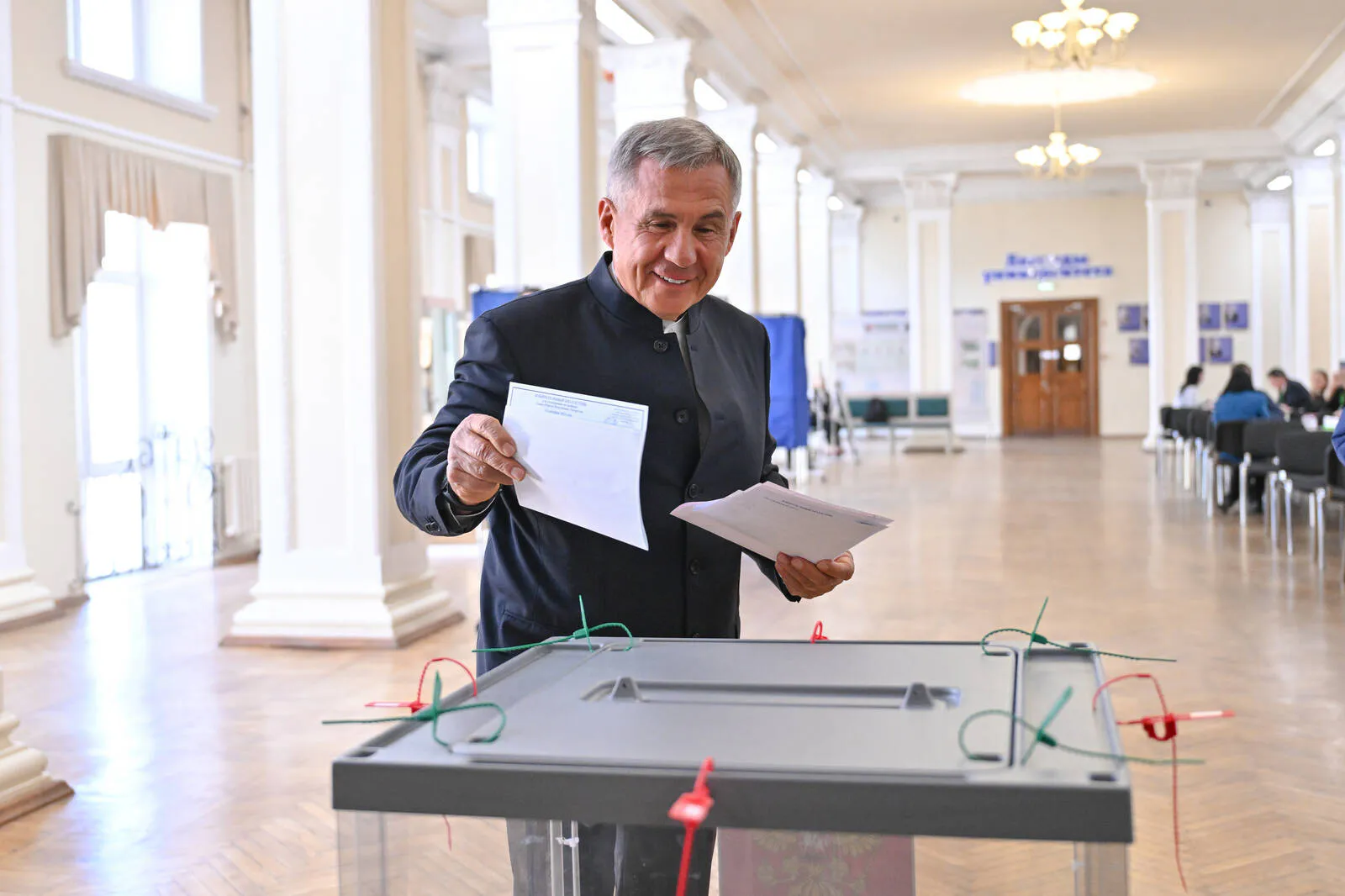 Рустам Минниханов уверенно лидирует на выборах главы Татарстана