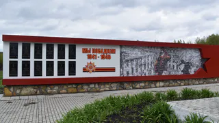 Ко Дню Победы: в Милославском создали стену из фотографий фронтовиков