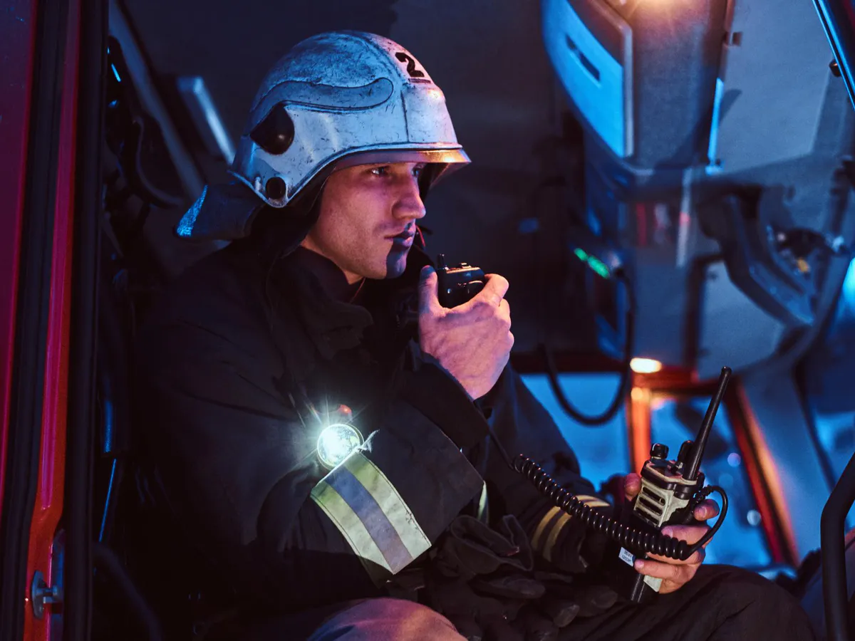 Спасатели эвакуировали 25 человек из-за пожара в многоэтажке Пензы