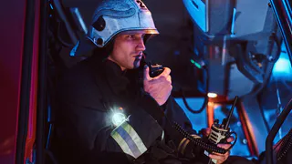 Спасатели эвакуировали 25 человек из-за пожара в многоэтажке Пензы