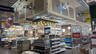 Заглянул в Леруа и заметил, как мужики буквально сметают с полок болгарки с ценником, как на детский подарок - вот что за инструмент сегодня в топе