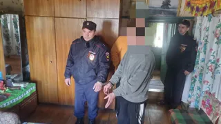 В одной из деревень Чувашии мужчина с 15-летним сыном избили старушку и забрали ее деньги для похорон