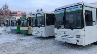 Власти Нижнекамска ответили, почему жителям приходится подолгу ждать автобусы