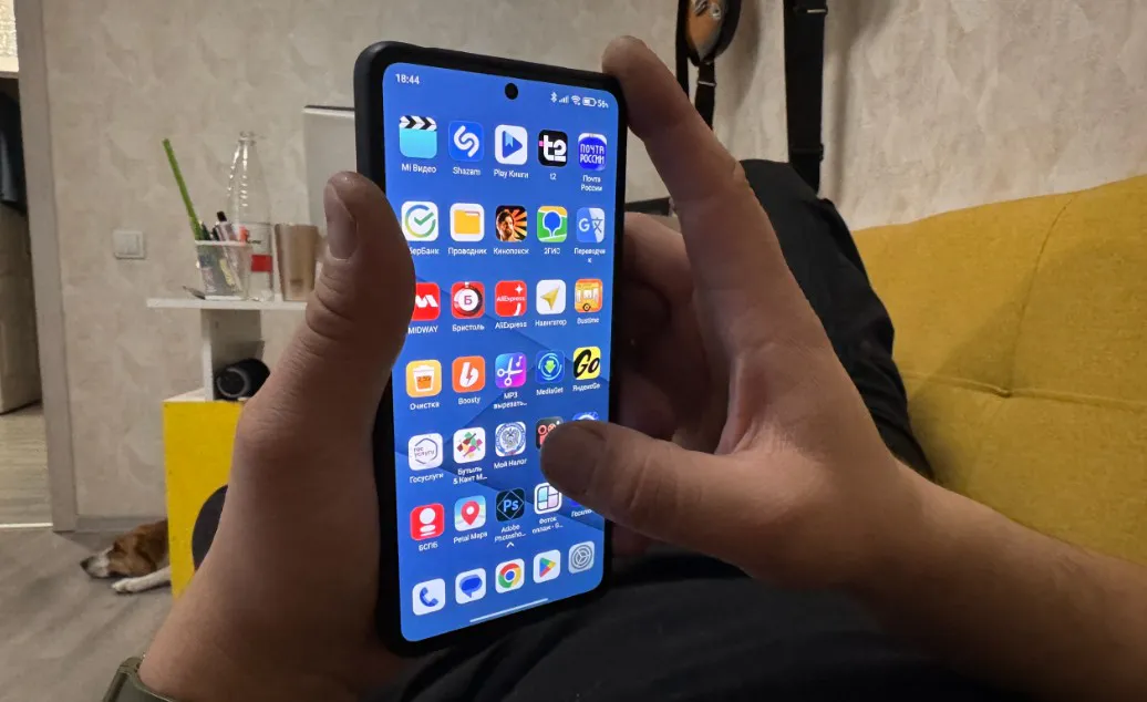 Люди массово покупают кнопочные телефоны - вот кому и зачем нужны "звонилки"