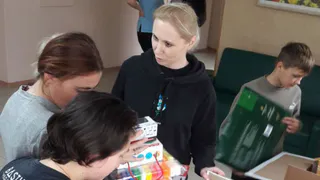 Около 10 тысяч подарков направят детям Херсонской области из Рязани